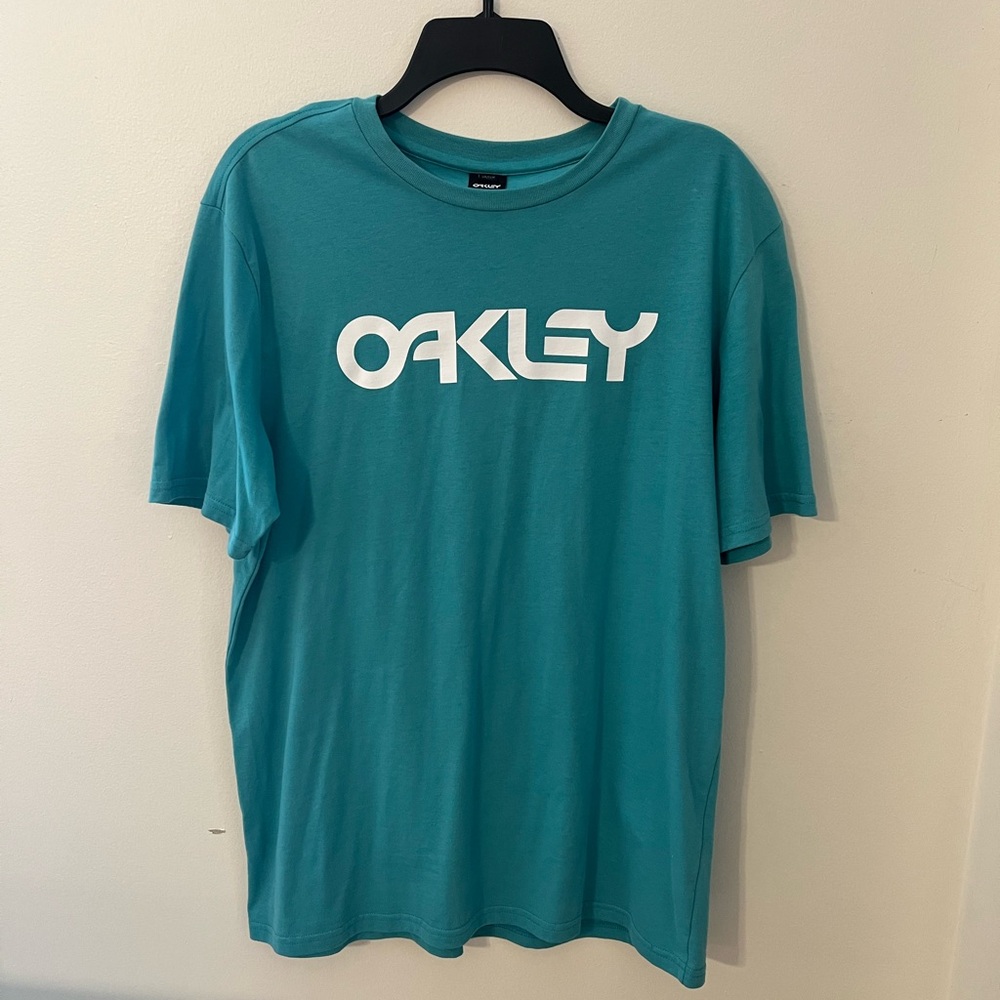 24hr SALE 🔥 Oakley Men's Blue T-Shirt - Never Worn